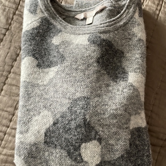 Athleta Undercover Sweater, Size Small - Picture 4 of 4